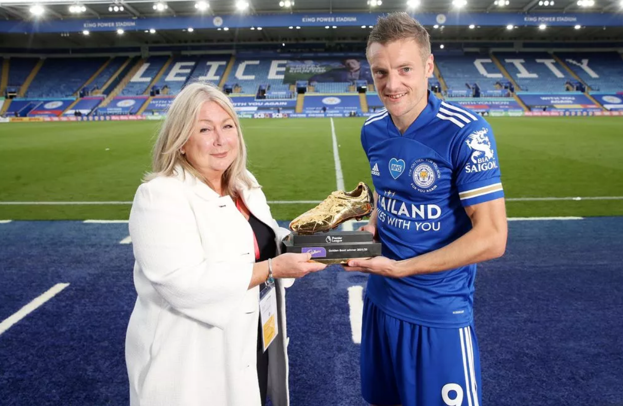 Susan Whelan överlämnar "Guldskon" till Jamie Vardy 2020