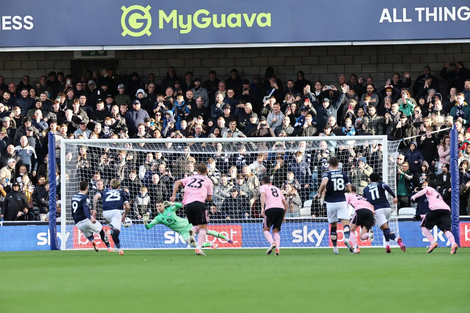 Stolarczyk räddar en straff