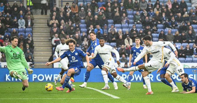 Släkten är värst: Tom Cannon gör 0-1 innan 2 minuter är spelade