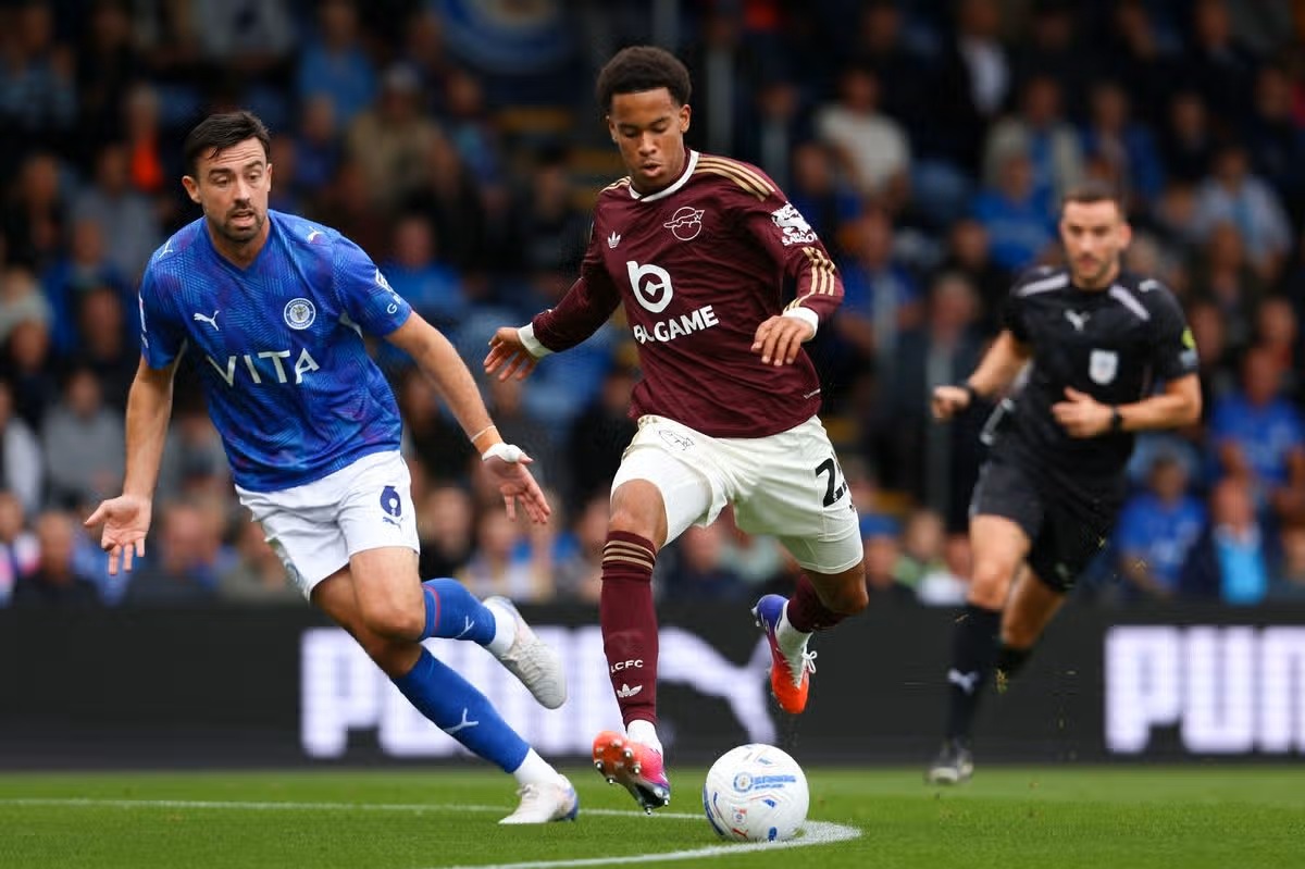 Louis Page mot Stockport